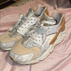 Men’s Nike huaraches!